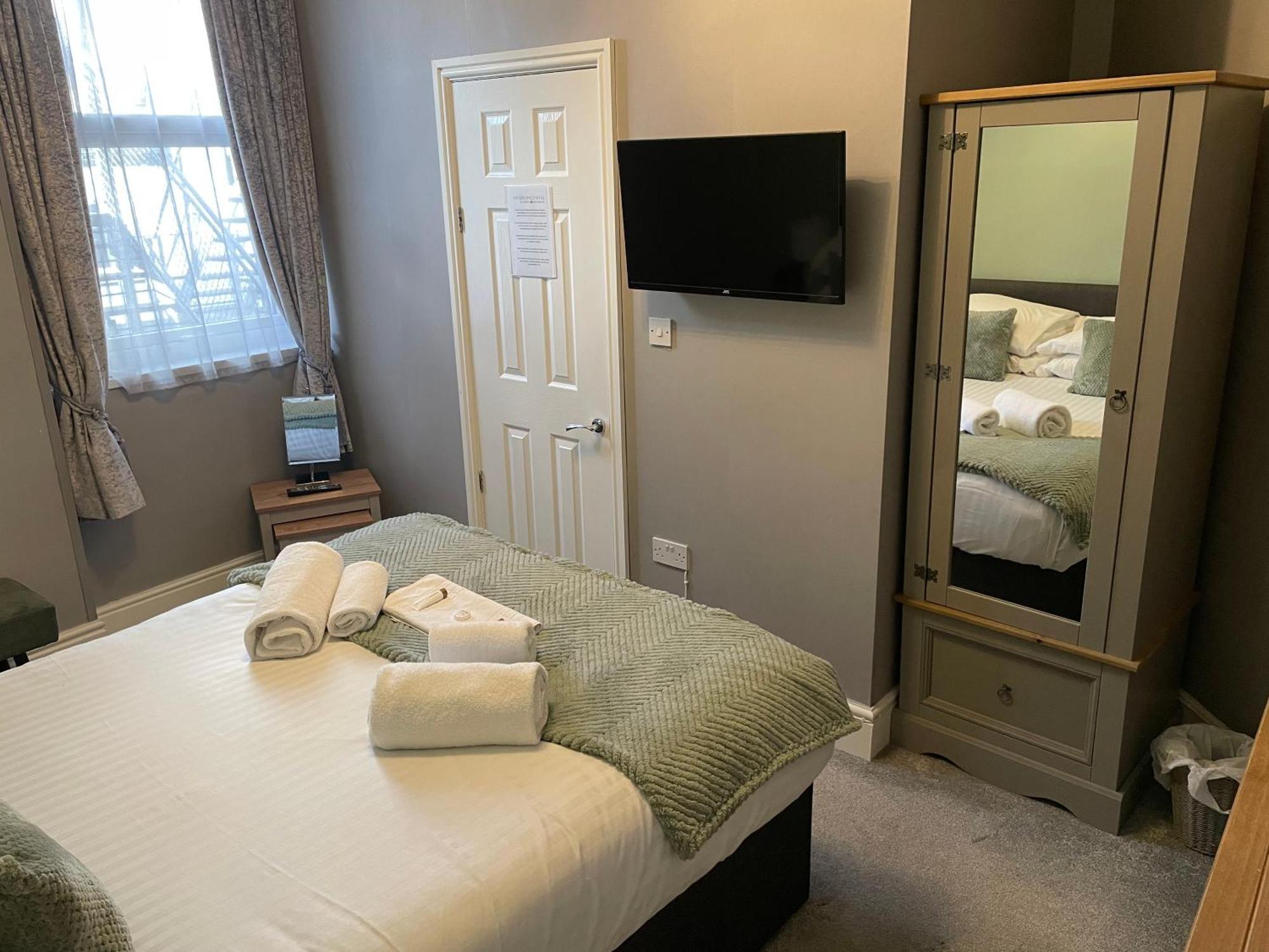 The Wildings Hotel & Tudno'S Restaurant Llandudno Bagian luar foto