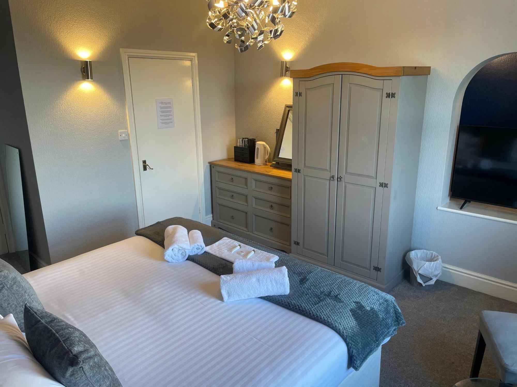 The Wildings Hotel & Tudno'S Restaurant Llandudno Bagian luar foto