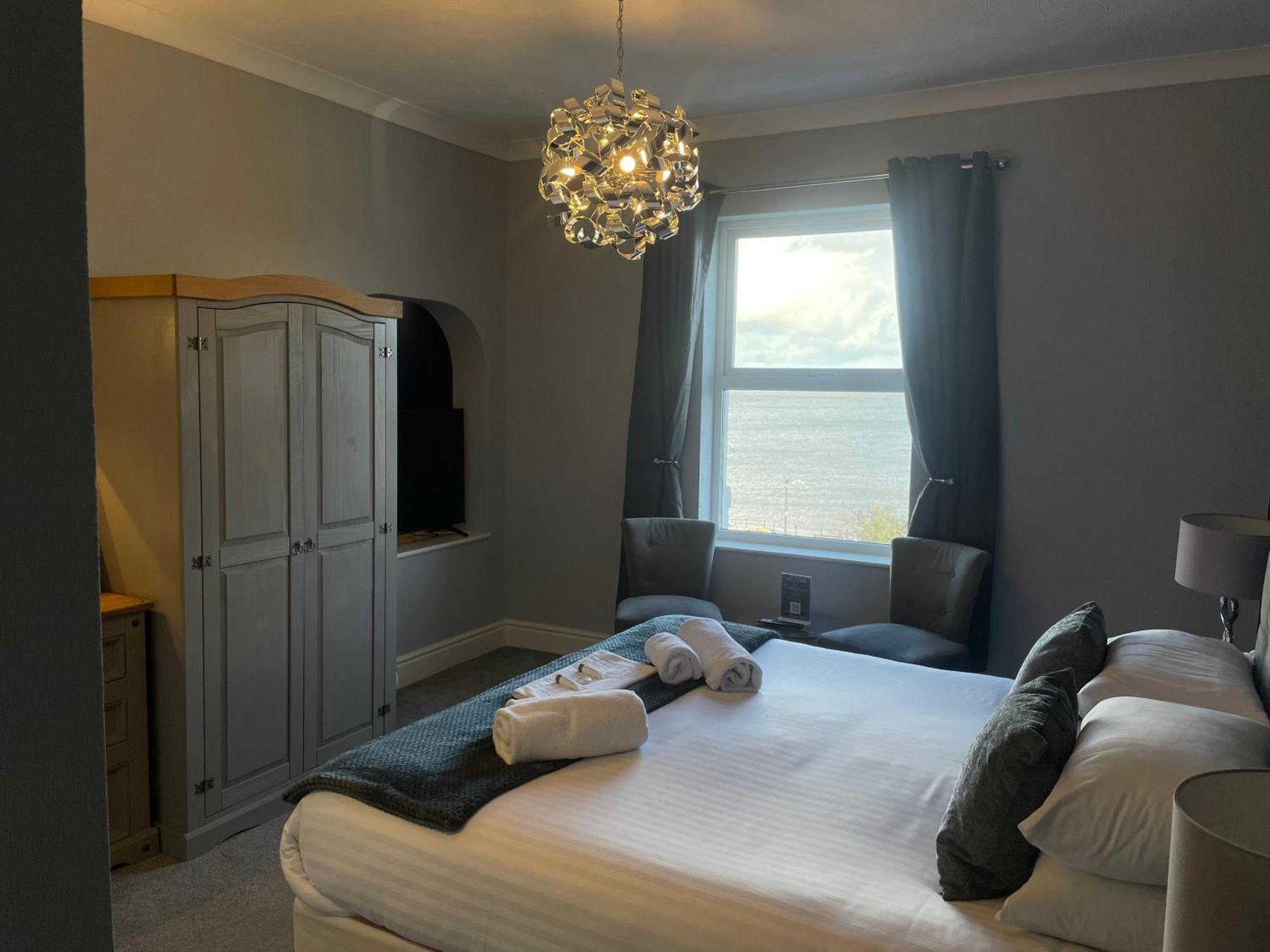 The Wildings Hotel & Tudno'S Restaurant Llandudno Bagian luar foto