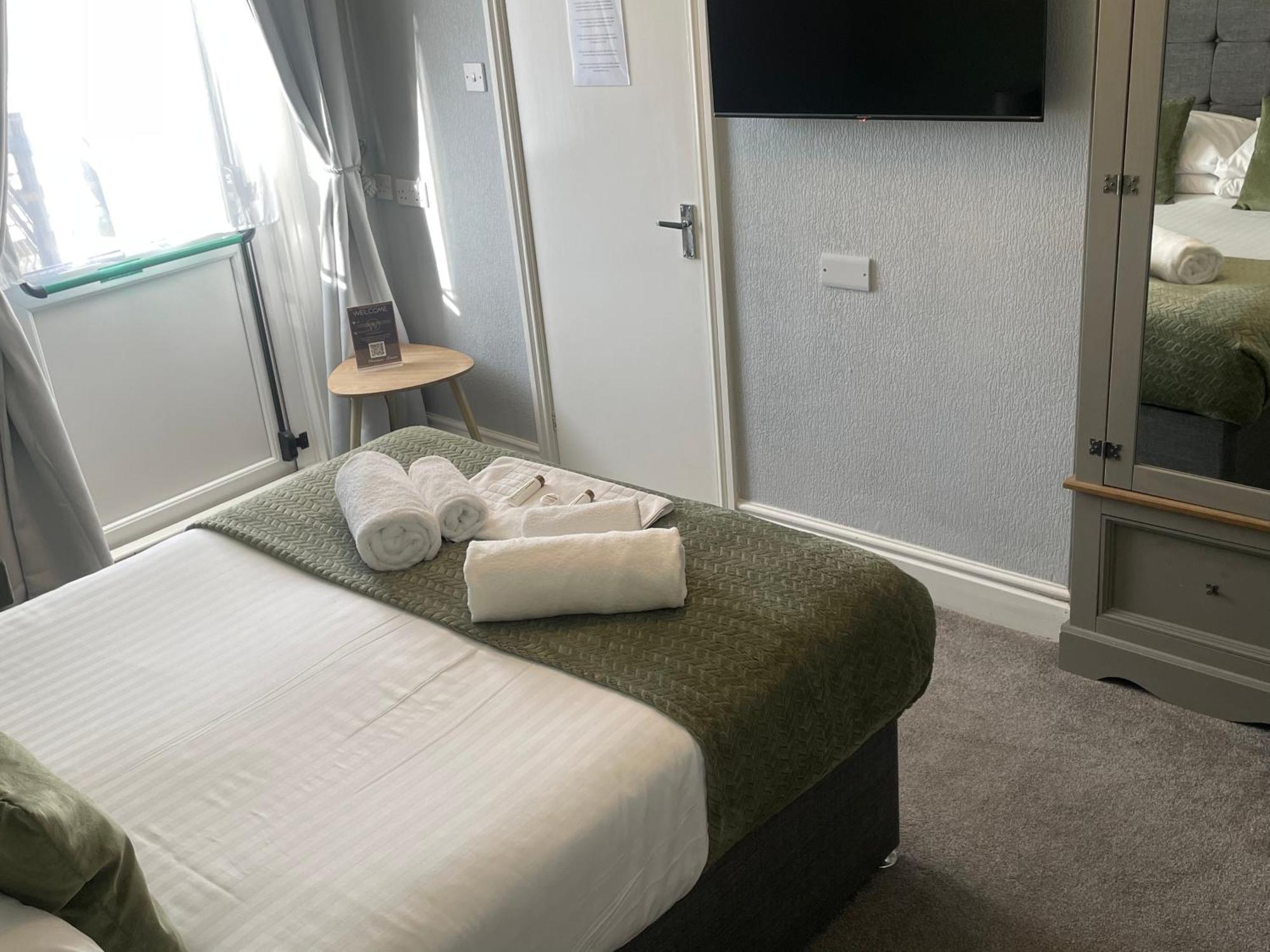 The Wildings Hotel & Tudno'S Restaurant Llandudno Bagian luar foto