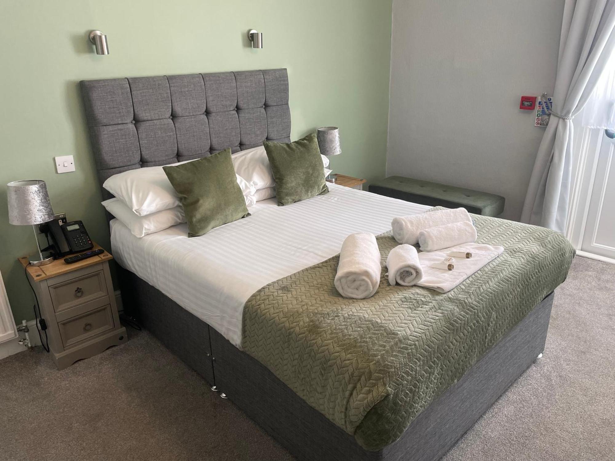 The Wildings Hotel & Tudno'S Restaurant Llandudno Bagian luar foto