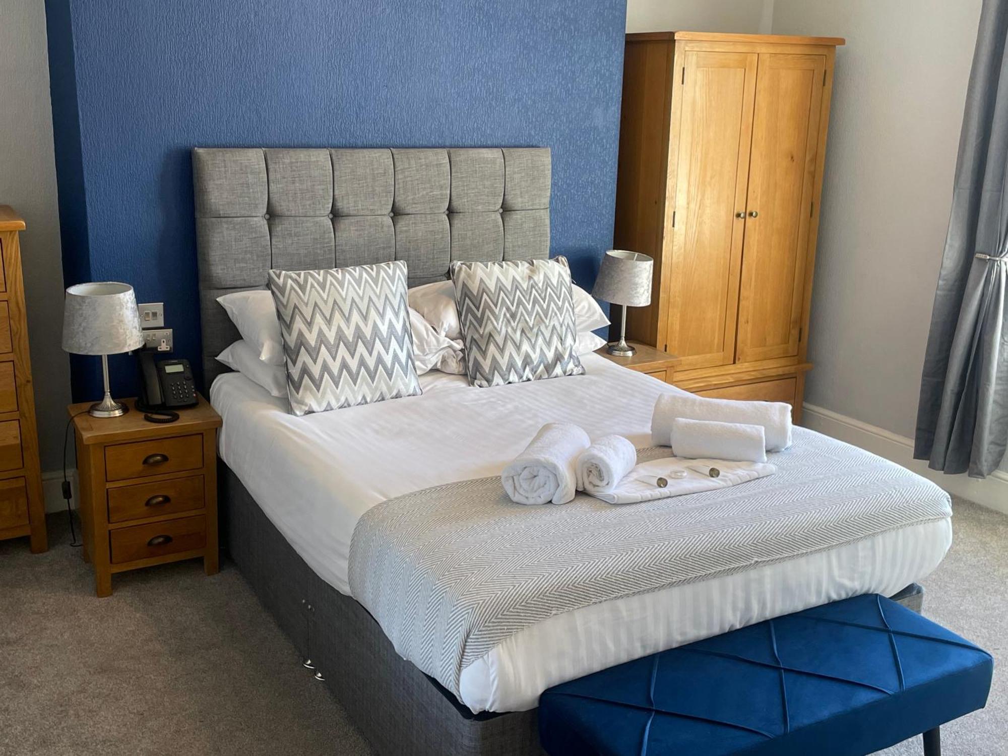 The Wildings Hotel & Tudno'S Restaurant Llandudno Bagian luar foto