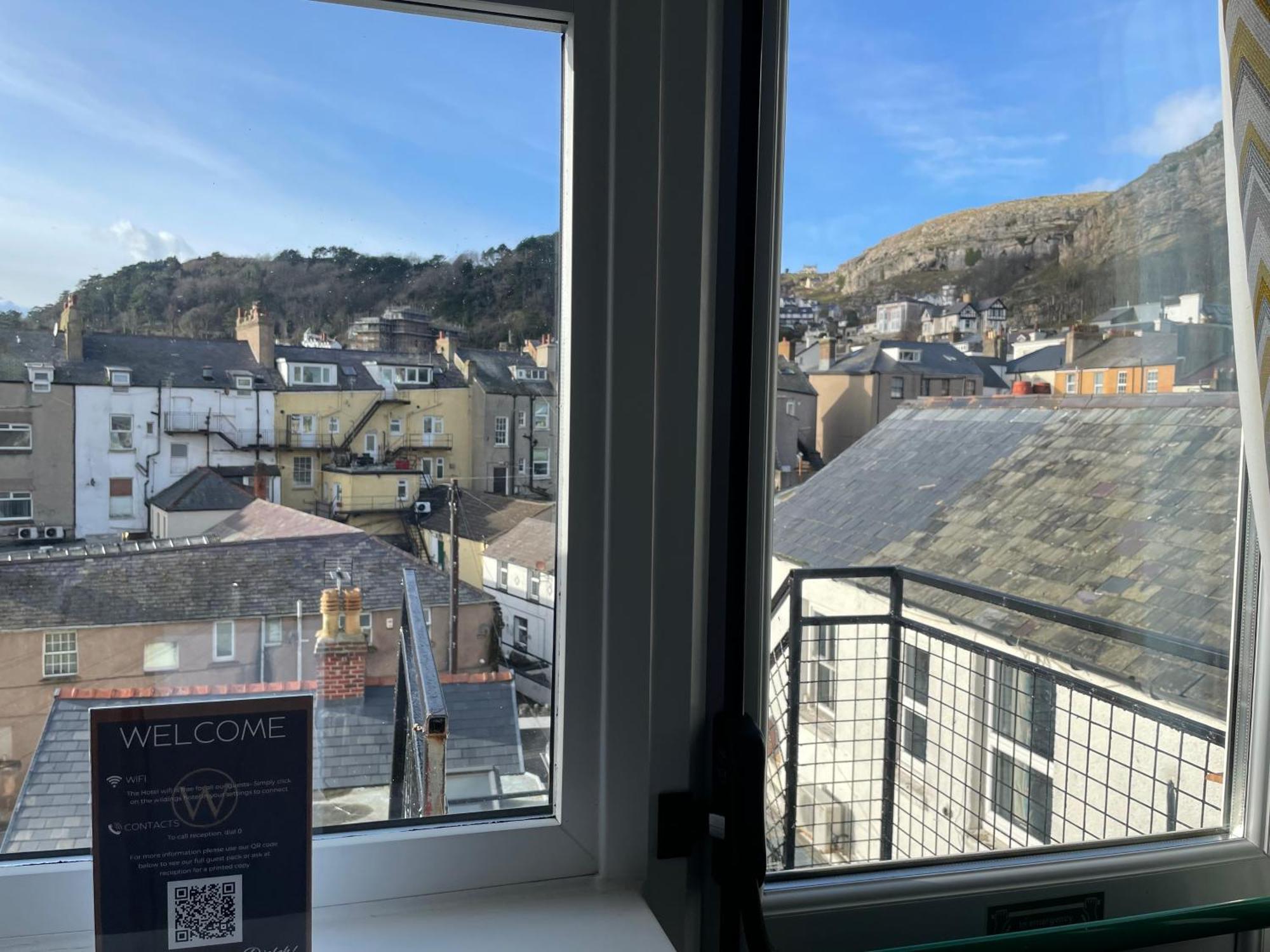 The Wildings Hotel & Tudno'S Restaurant Llandudno Bagian luar foto