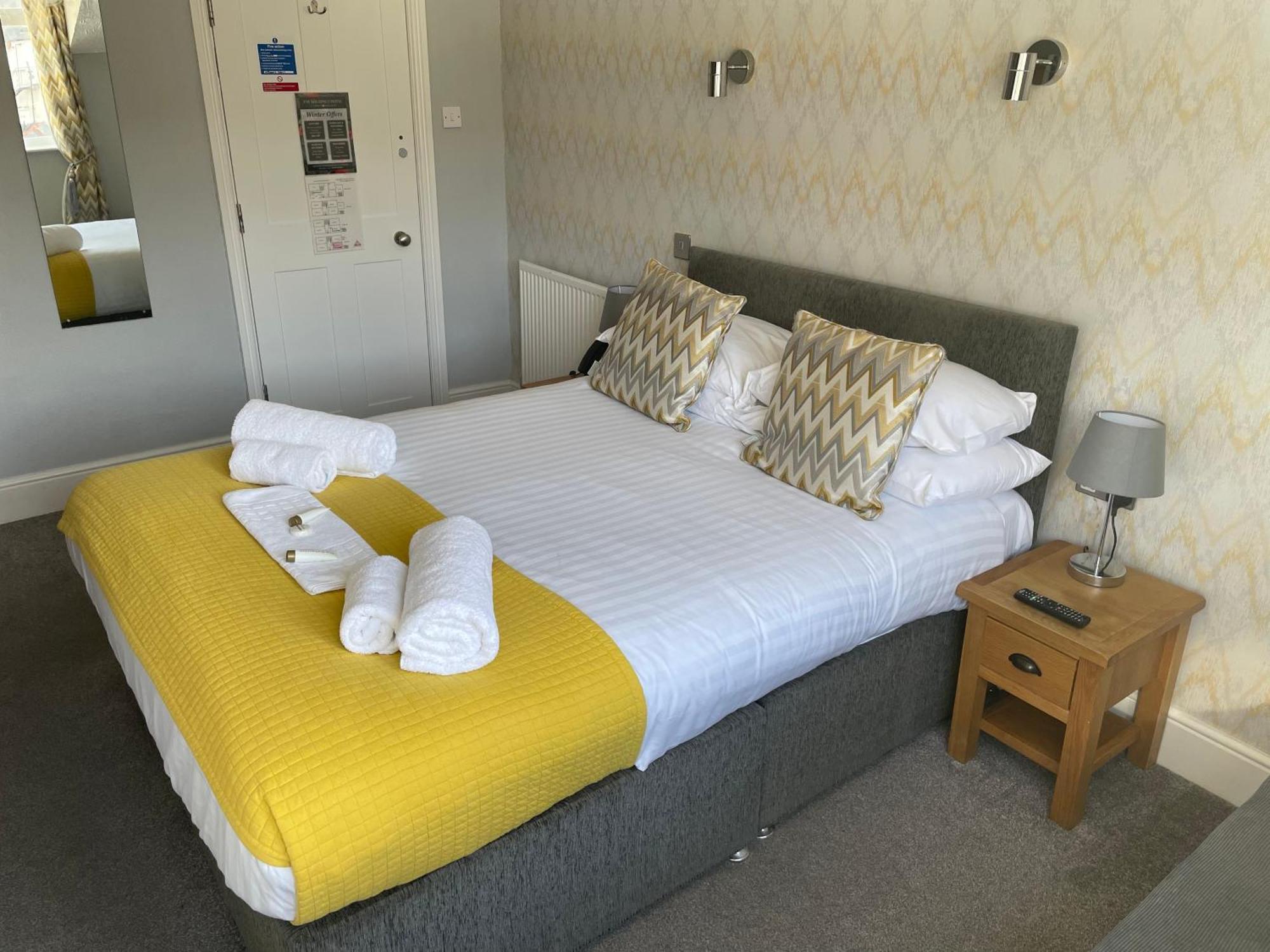 The Wildings Hotel & Tudno'S Restaurant Llandudno Bagian luar foto