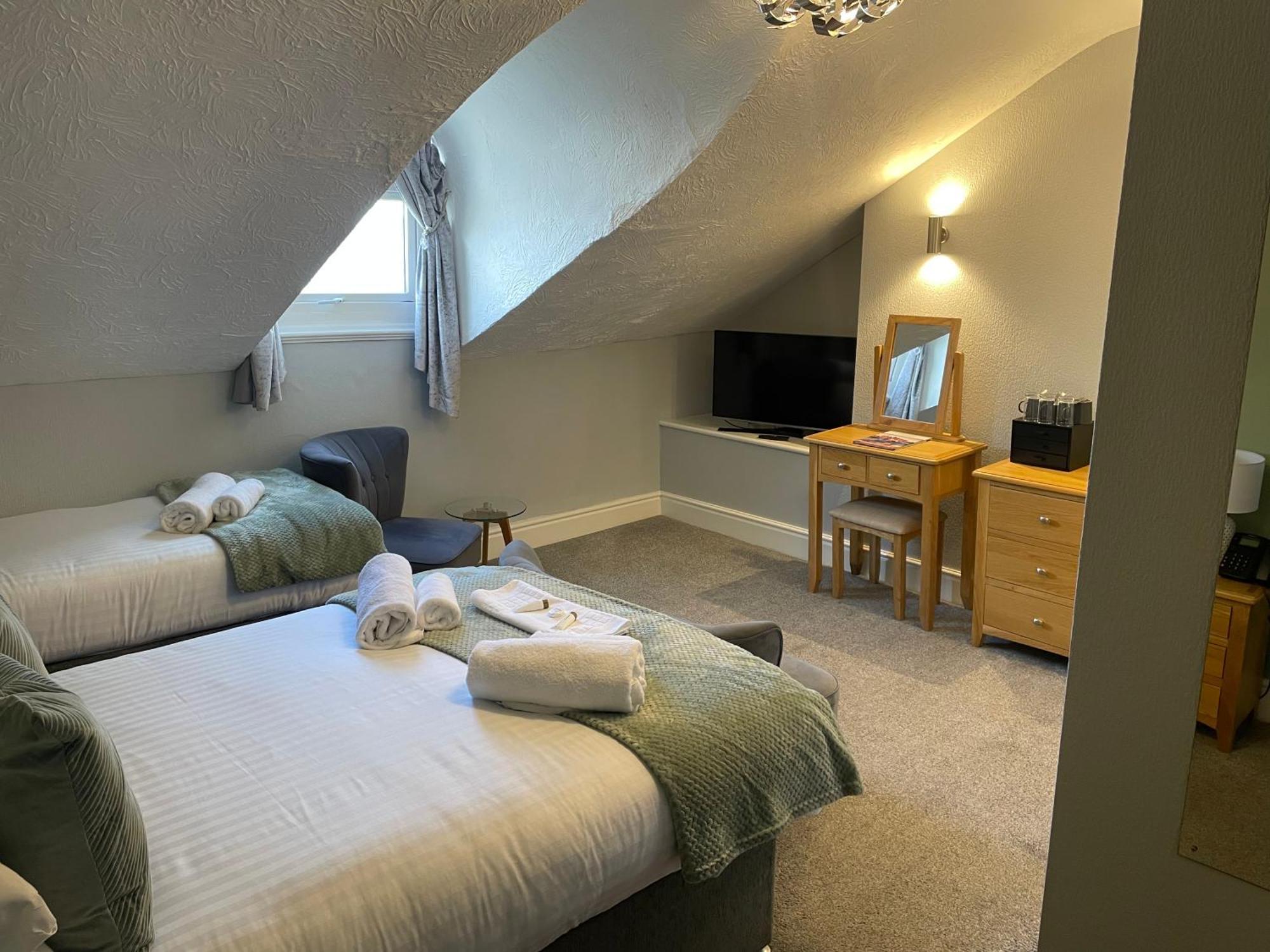 The Wildings Hotel & Tudno'S Restaurant Llandudno Bagian luar foto