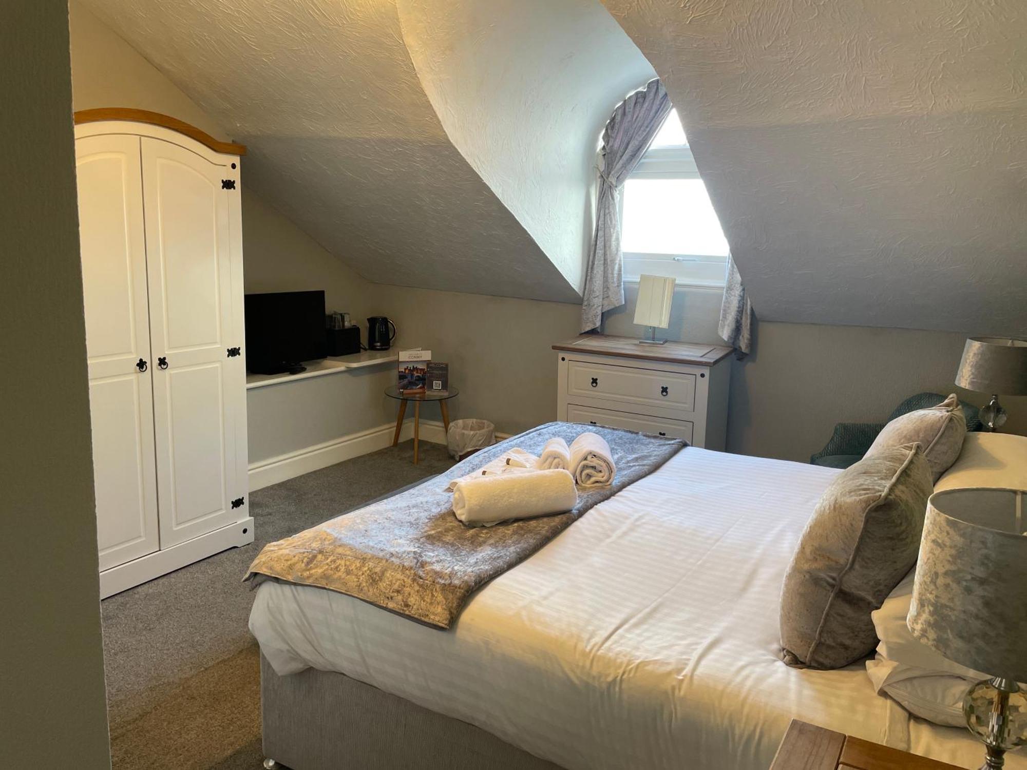 The Wildings Hotel & Tudno'S Restaurant Llandudno Bagian luar foto