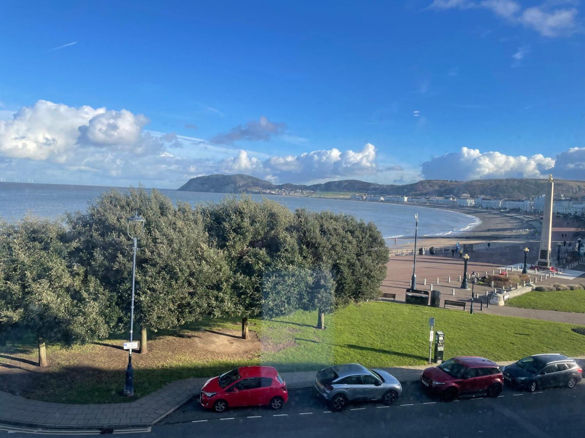 The Wildings Hotel & Tudno'S Restaurant Llandudno Bagian luar foto