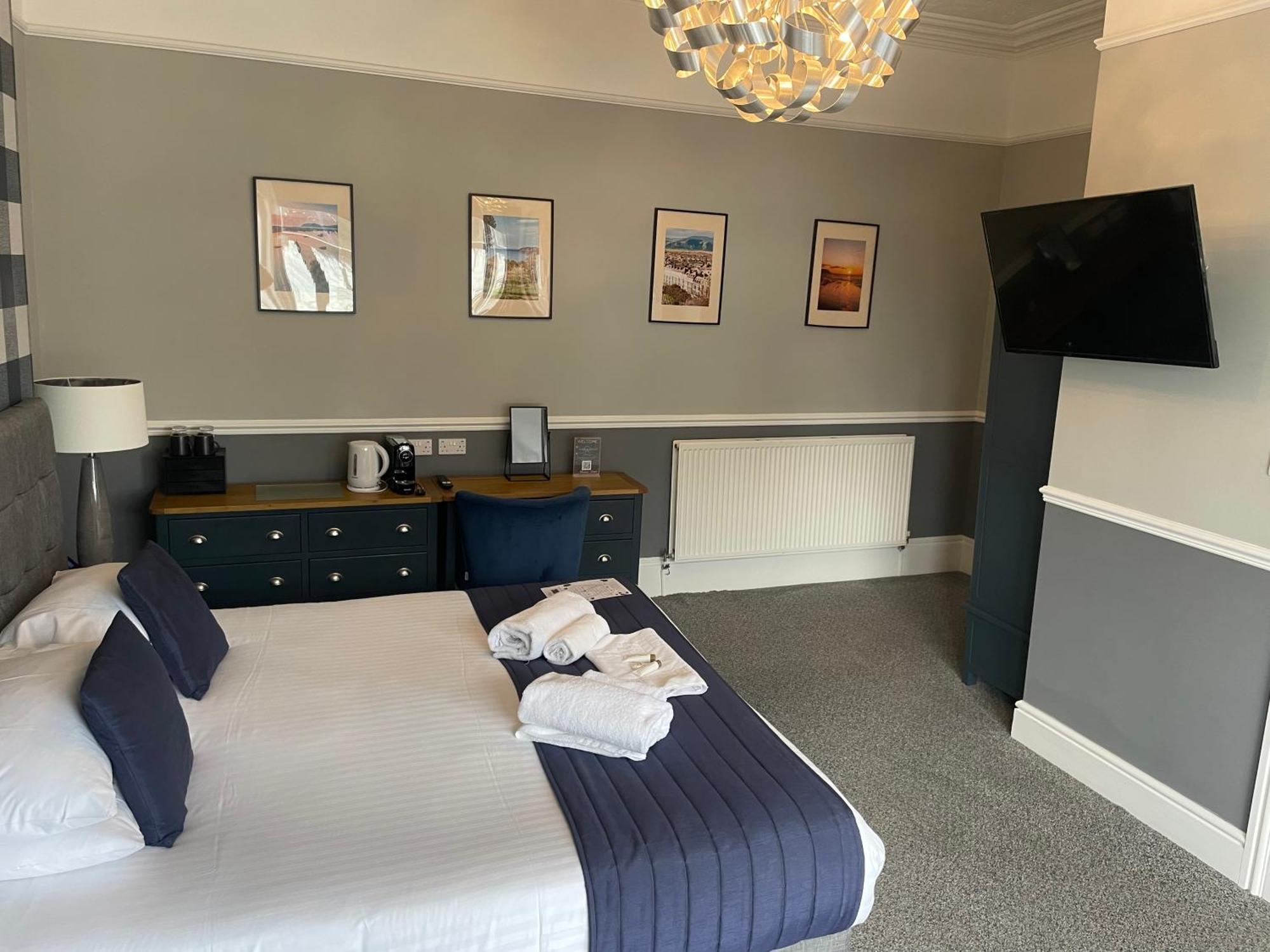 The Wildings Hotel & Tudno'S Restaurant Llandudno Bagian luar foto