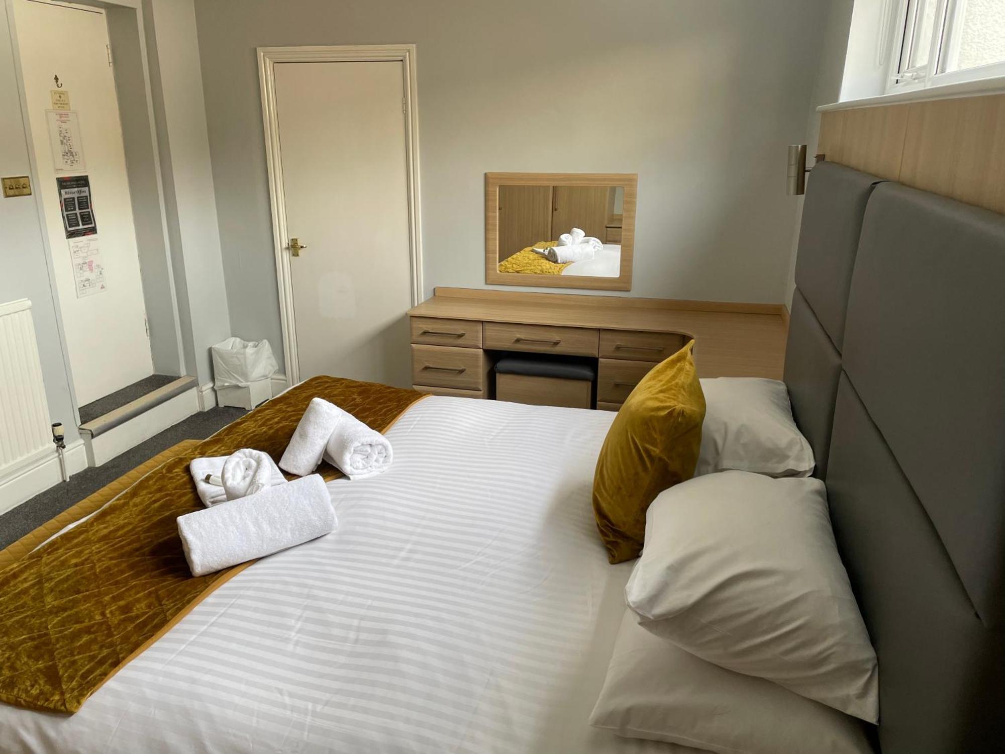 The Wildings Hotel & Tudno'S Restaurant Llandudno Bagian luar foto