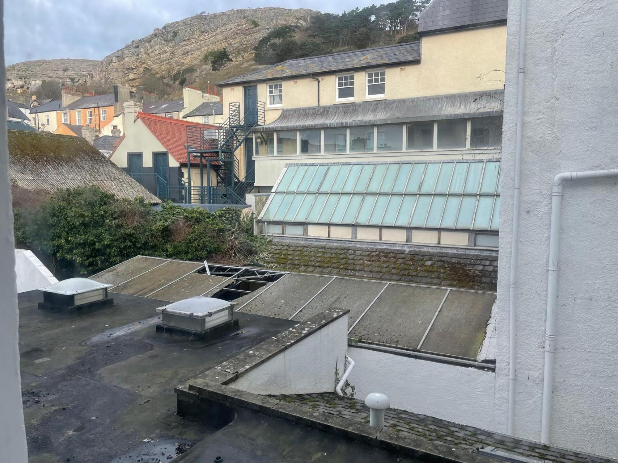 The Wildings Hotel & Tudno'S Restaurant Llandudno Bagian luar foto
