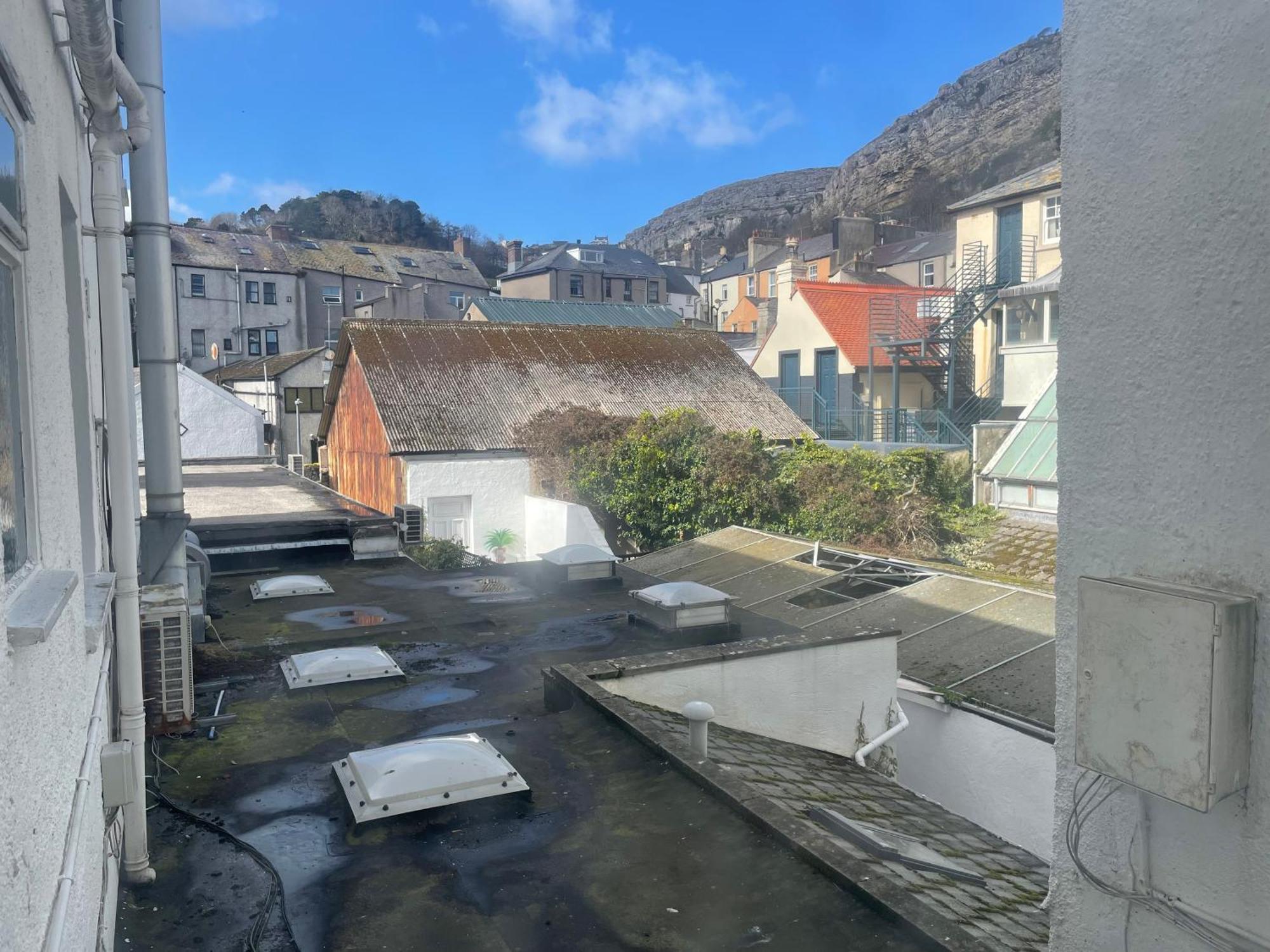 The Wildings Hotel & Tudno'S Restaurant Llandudno Bagian luar foto