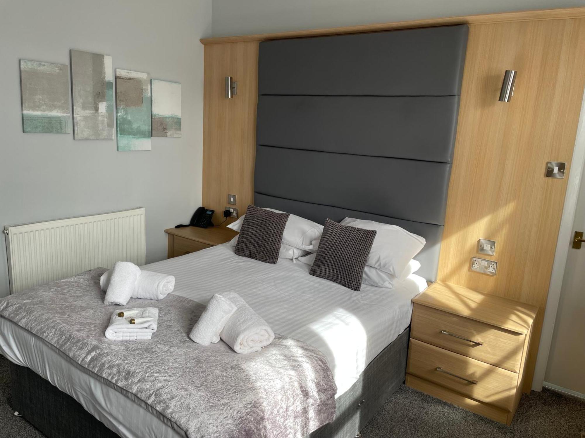 The Wildings Hotel & Tudno'S Restaurant Llandudno Bagian luar foto