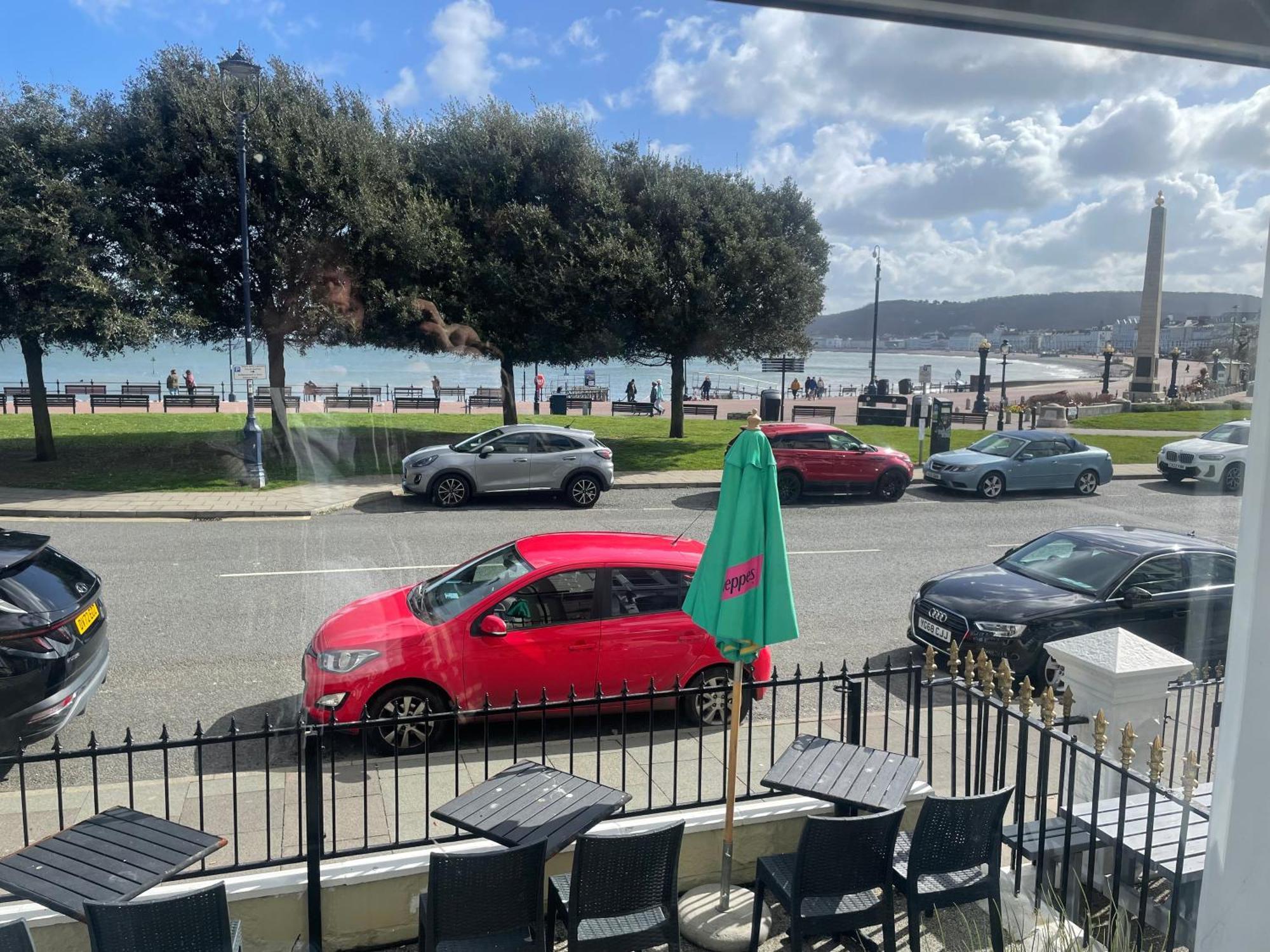 The Wildings Hotel & Tudno'S Restaurant Llandudno Bagian luar foto