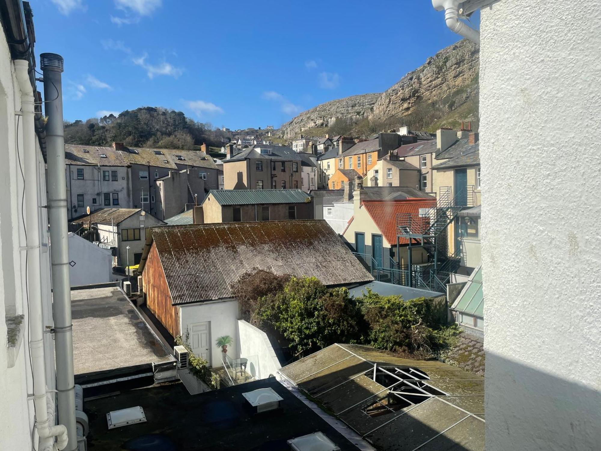 The Wildings Hotel & Tudno'S Restaurant Llandudno Bagian luar foto