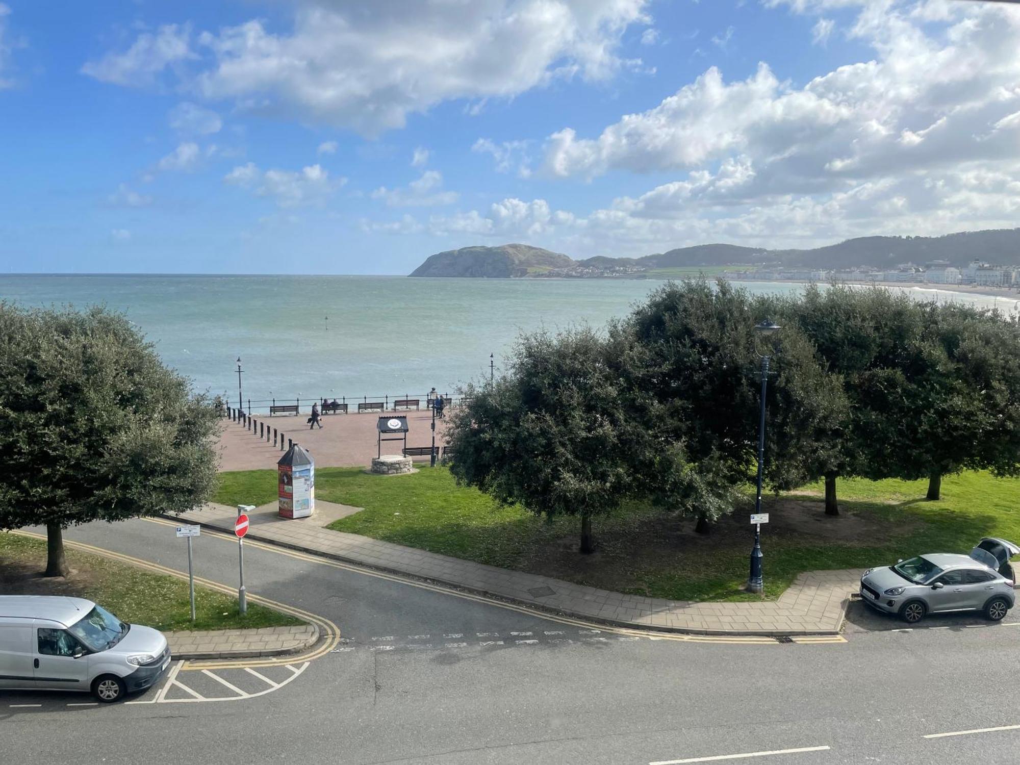 The Wildings Hotel & Tudno'S Restaurant Llandudno Bagian luar foto