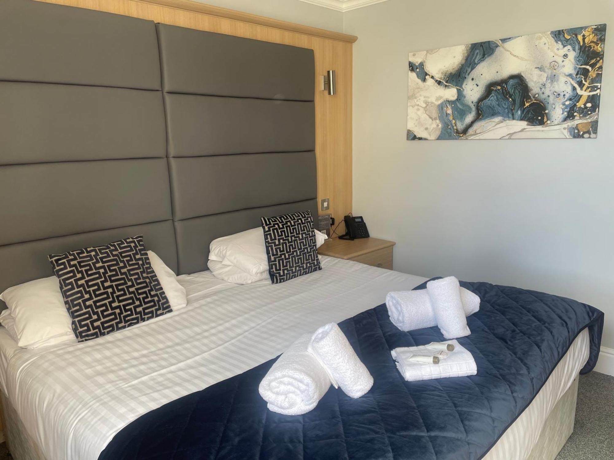 The Wildings Hotel & Tudno'S Restaurant Llandudno Bagian luar foto