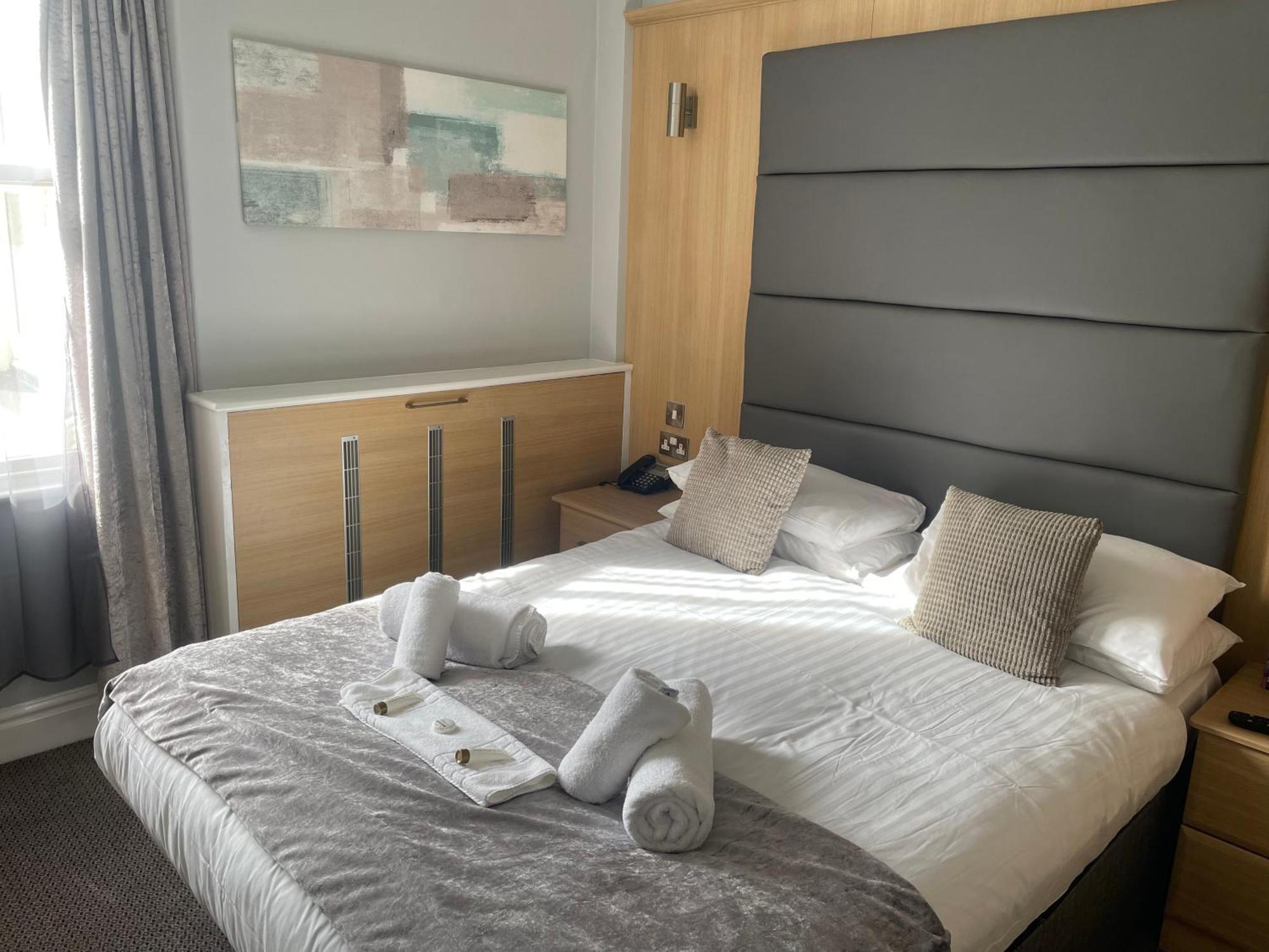 The Wildings Hotel & Tudno'S Restaurant Llandudno Bagian luar foto