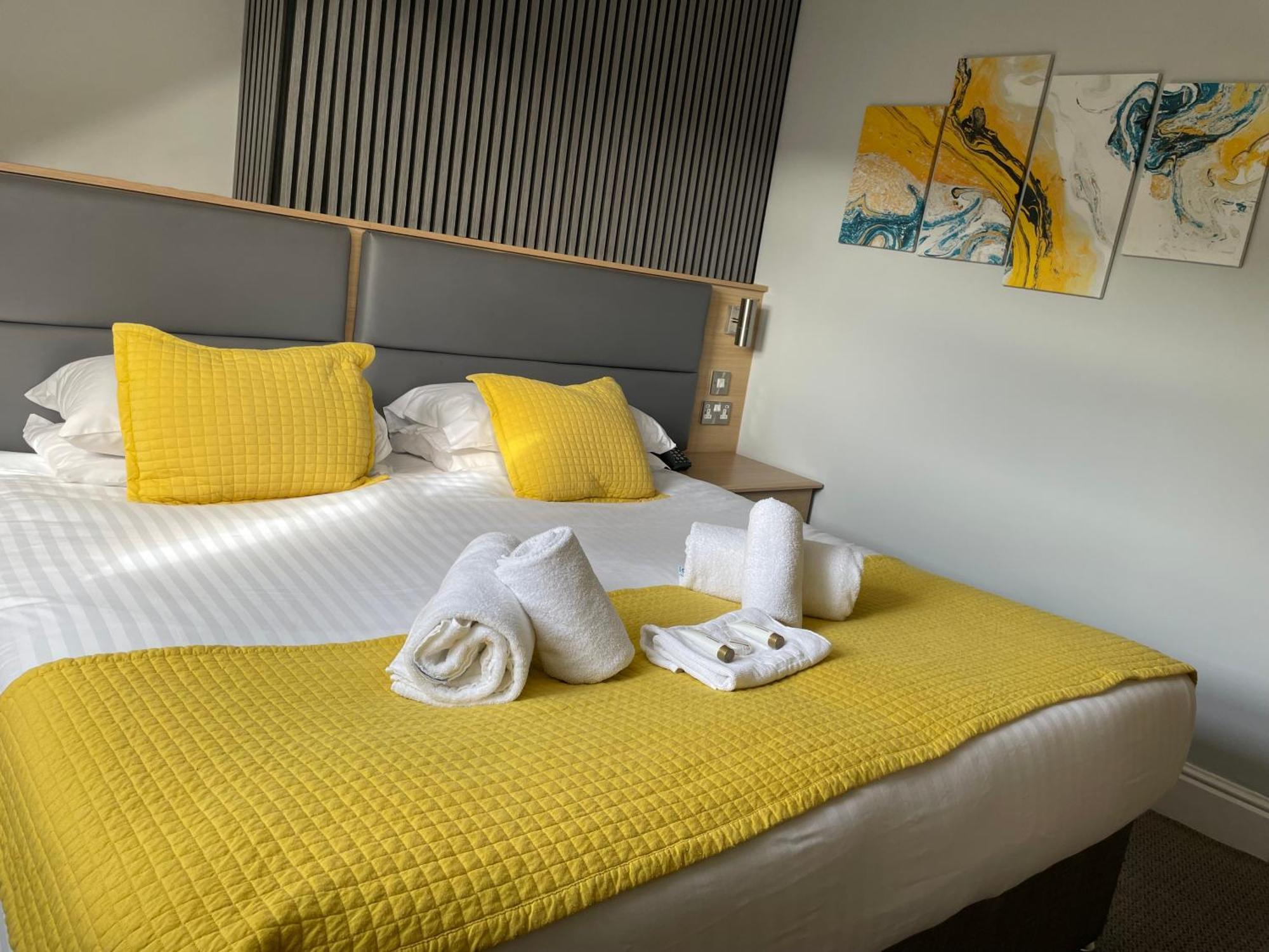 The Wildings Hotel & Tudno'S Restaurant Llandudno Bagian luar foto